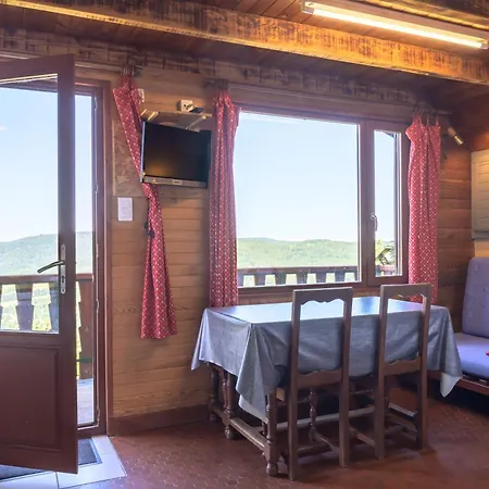 Chalet Les Moraines 8 *